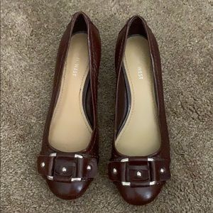 Nine West 7M Brown Chunky pumps.